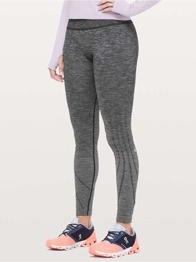 Lululemon Ready to run tight 26” *Evanescent, Colour: Lunar Rock/Black, Size 6
